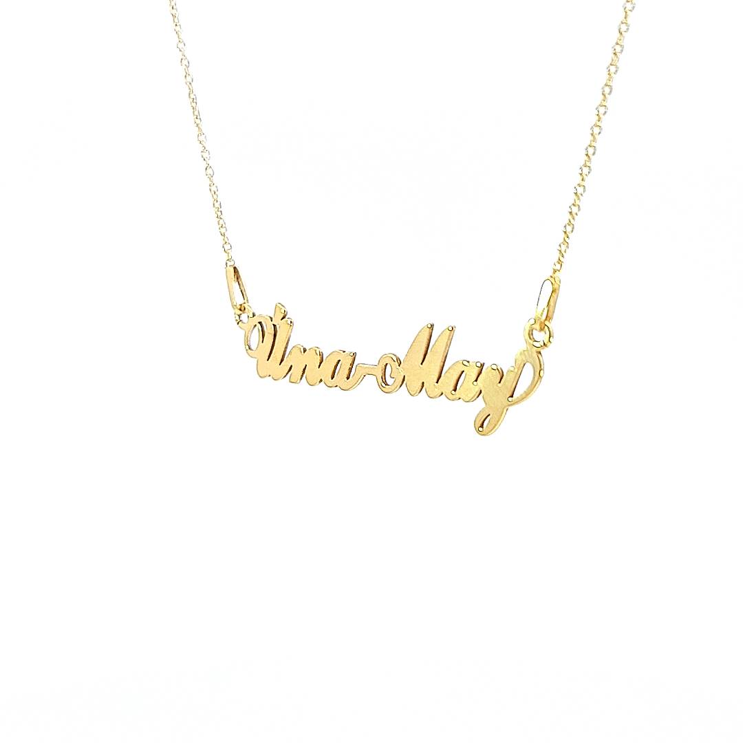 Collar con dos nombres y un toque diferente