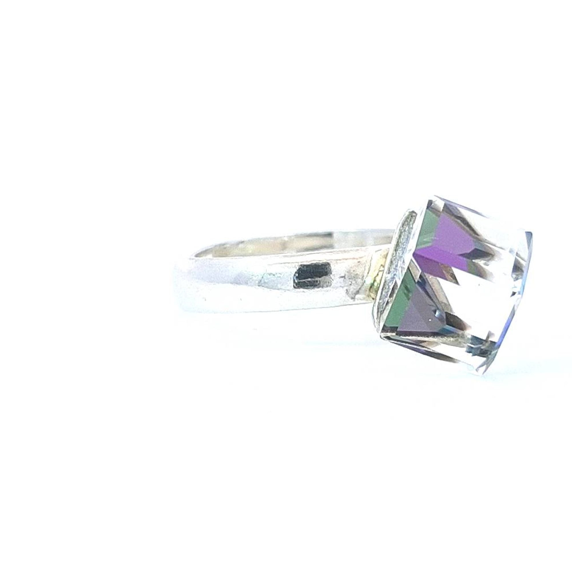 Side view of Magpie Gems' GeoGlimmer Cube Ring Featuring a Mystical Heliotrope Purple Crystal