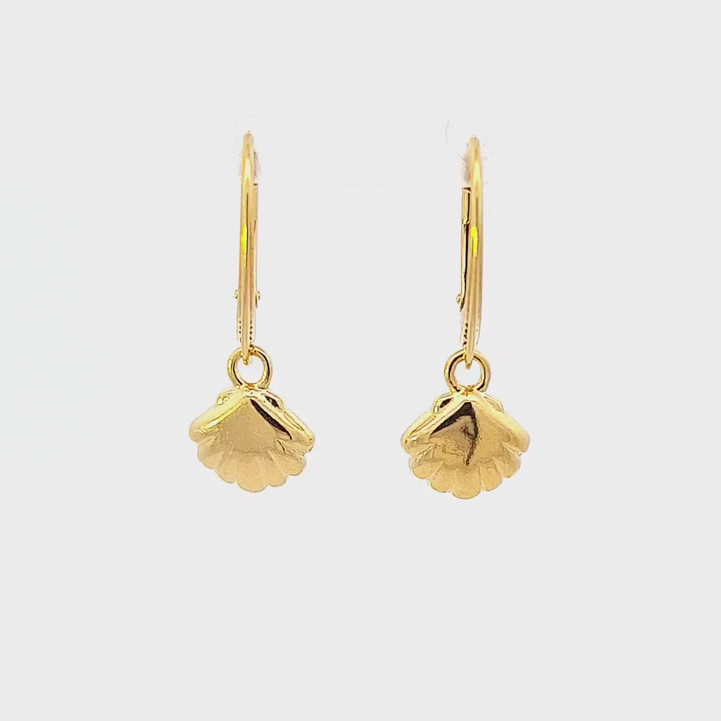 Showcase video of the Gold Shell Dangle & Drop Earrings, highlighting their shine, movement, and intricate details.