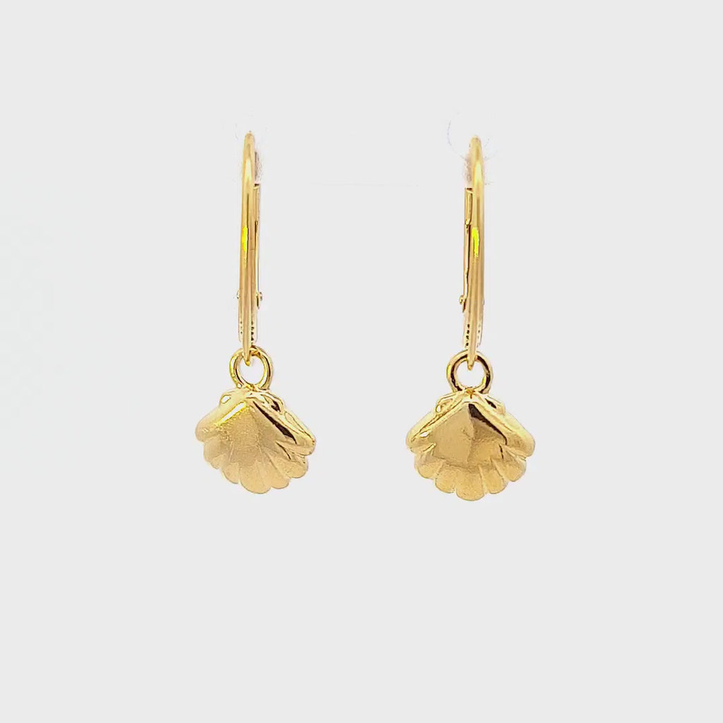 360-degree video showcasing every angle of the Gold Shell Dangle & Drop Earrings by Magpie Gems, and Irish Jewellery Designer based in County Cork, in Ireland.
